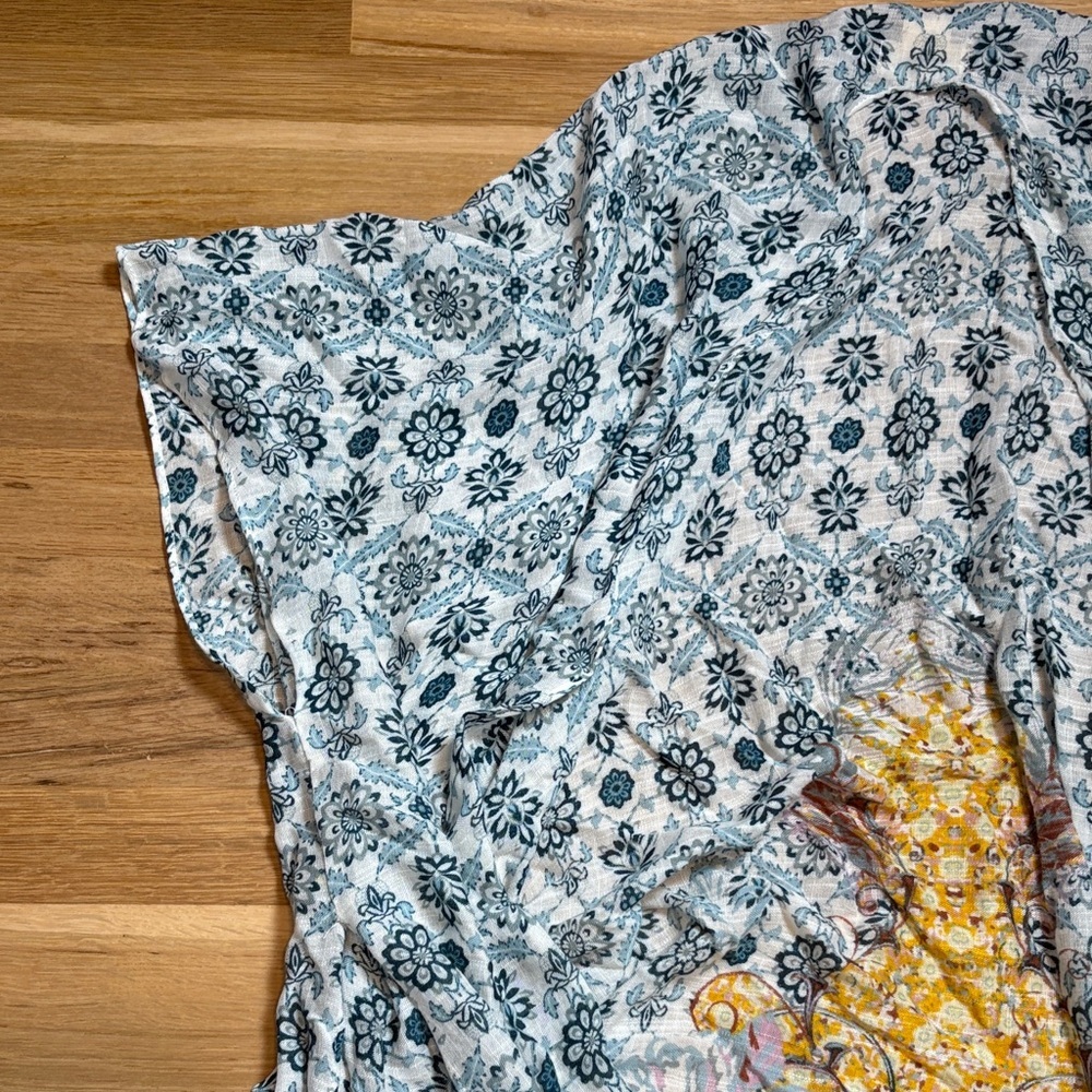 Altar'd State Boho Blue and Cream Floral Flowy Kimono Poncho Womens OS - Picture 3 of 9